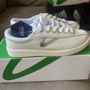 Ladies Tretorn Leather White/Silver Size 6.5